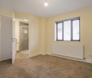 3 bedroom end of terrace house to rent - Photo 3