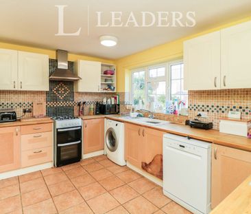 3 bedroom house to rent Little Cattins, Harlow, CM19 - Photo 5