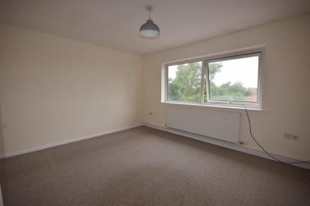 2 bedroom Flat To Let - Photo 3