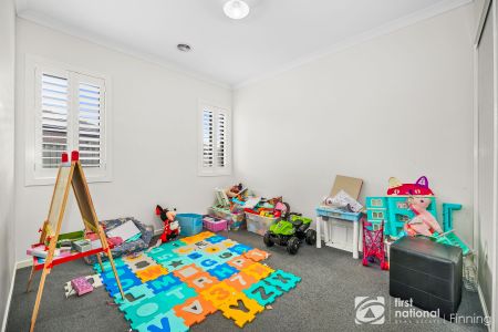 Spacious Four-Bedroom Home with Solar & Side Access - Photo 3