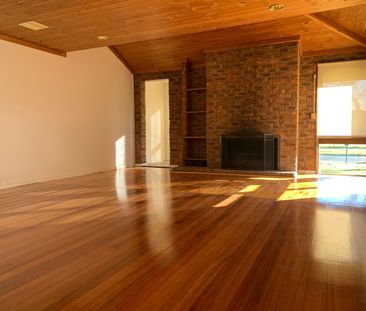 4 Parnell Crescent, Gladstone Park VIC 3043 - Photo 3