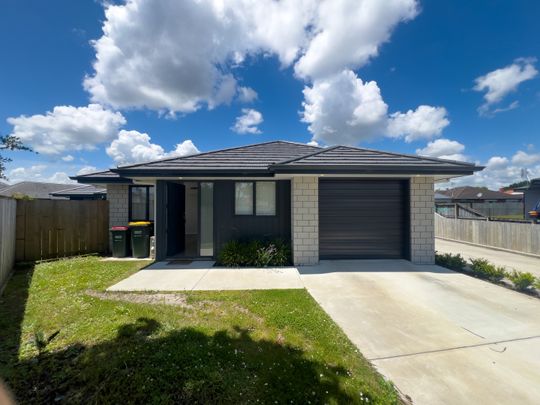 Near new two bedroom townhouse - Photo 1