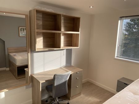 7 Bed Detached House, Charter Avenue, CV4 - Photo 3