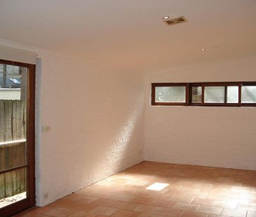 5 Charles Lane, Forest Lodge. - Photo 1