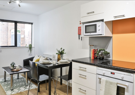 1 bedroom in a house share to rent - Photo 2