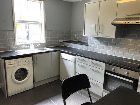 Ridgeway Terrace, Woodhouse, LS6 2HU, Leeds - Photo 2
