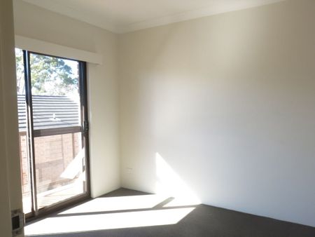 IMMACULATE 2 BEDROOM UNIT - WALK TO STATION - Photo 4