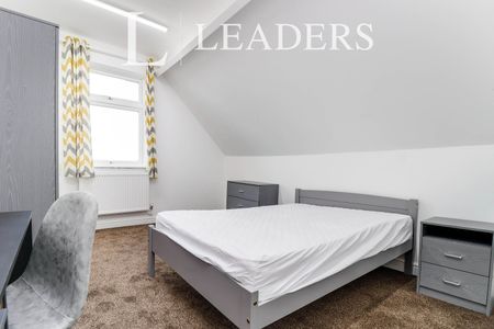 1 bedroom property to rent Clarence Street, Loughborough, Leicestershire, LE11 - Photo 2