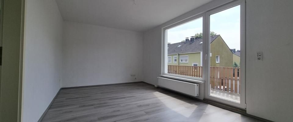 Verfügbar ab Februar 2026! Ruhig gelegene, modern renovierte 3-Zimmer-Wohnung mit Balkon - Photo 1