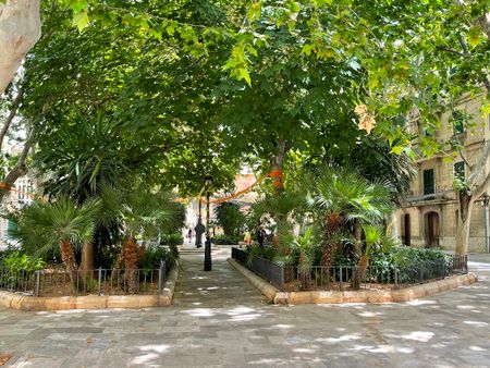 Apartamento amueblado con dos dormitorios, patio, Plaza del Cuadrado Palma - Photo 3