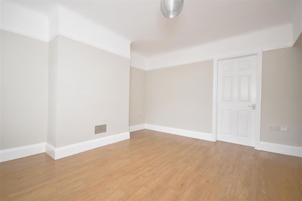 Heather Road, Heswall - Photo 1