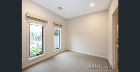 IMPRESSIVE TOWNHOUSE IN THE IDEAL LOCATION - Photo 5