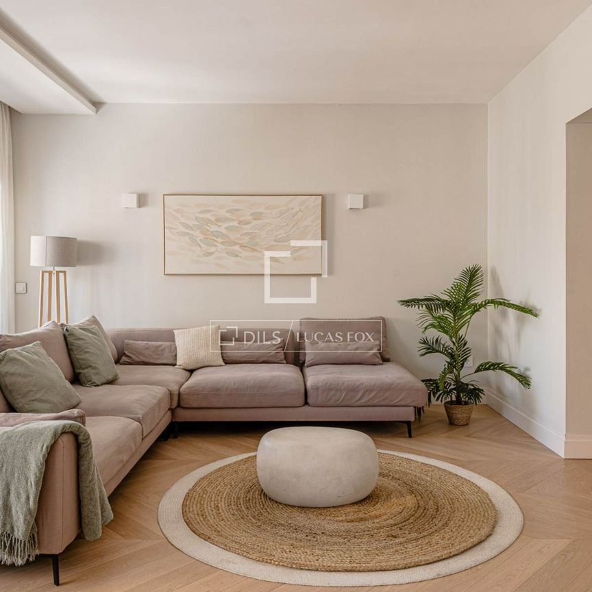 Excellent 4 Bedroom apartment for rent in Sol, Madrid - Photo 1