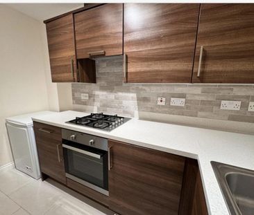 2 bedroom end of terrace house to rent - Photo 3