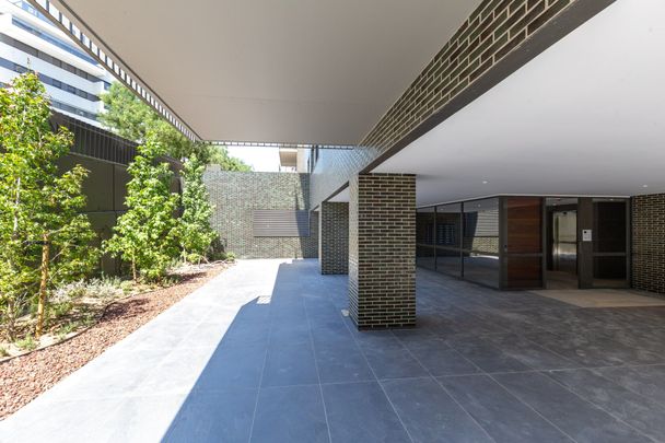 Piso de alquiler en Joan Miro, Finestrelles - Photo 1