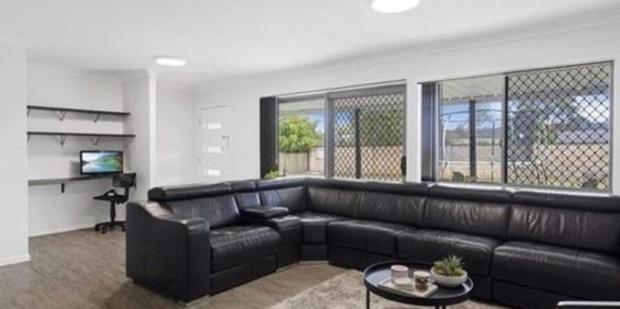 Charming and Spacious 5 bedrooms Home for Rent in Beautiful Daisy Hill Community! - Photo 3