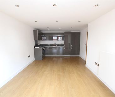 2 bedroom Apartment to let - Photo 3