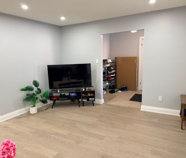 For Lease - 804 Fairview Avenue, Pickering, Ontario - Photo 2