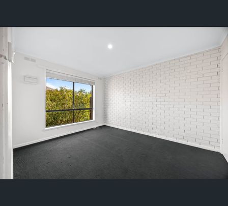 2/619 Neill Street, Soldiers Hill, Vic 3350 - Photo 1