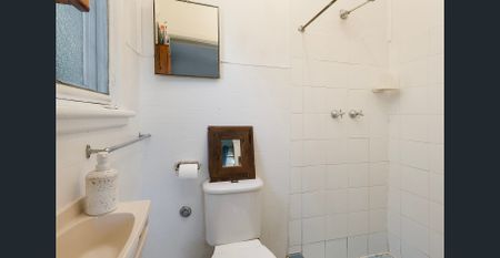 Charming Coastal Cottage with Elevated Views - Photo 5