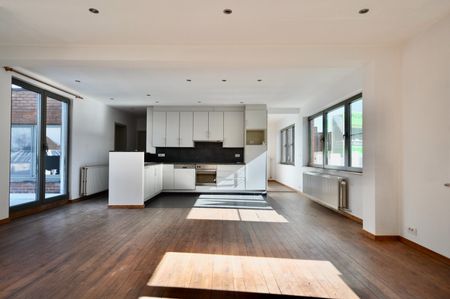 Gezellig ruim appartement met terras in het centrum van Berchem - Photo 4