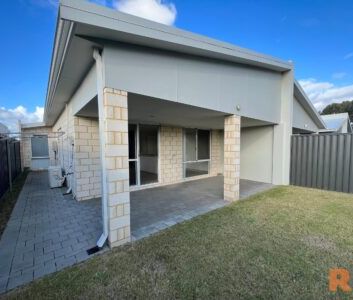 Morden Duplex - Photo 1