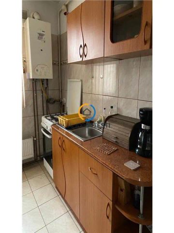 De inchiriat apartament ultracentral, mobilat si utilat - Fotografie 2
