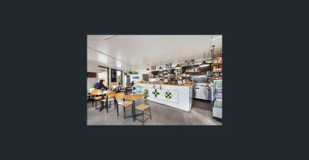 Amazing One-Bedroom Apartment with Courtyard & Garage - Photo 2