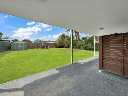 MODERN COASTAL LIVING JUST METRES FROM THE BEACH - Photo 2