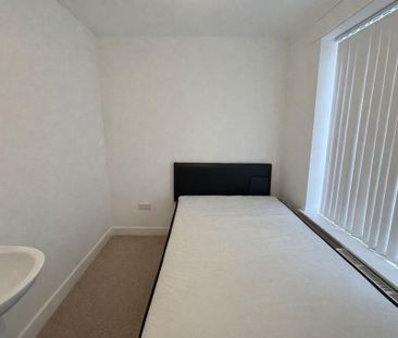 6 bedroom terraced house to rent - Photo 5