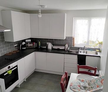 3 bedroom flat to rent - Photo 4