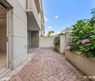 Ground floor courtyard apartment in The National - Photo 2