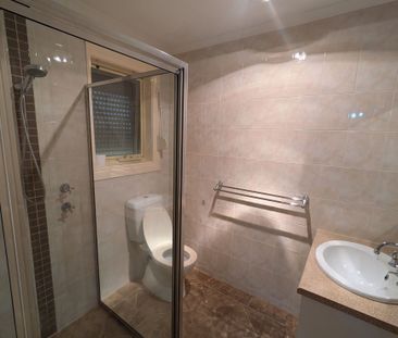 Large and Well Presented Family Home. - Photo 1