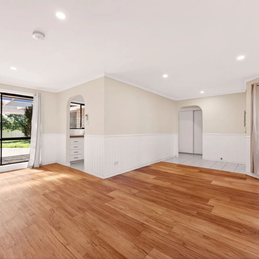 Family home on large 724m2 block with garage rear access and large outdoor entertaining area! - Photo 1