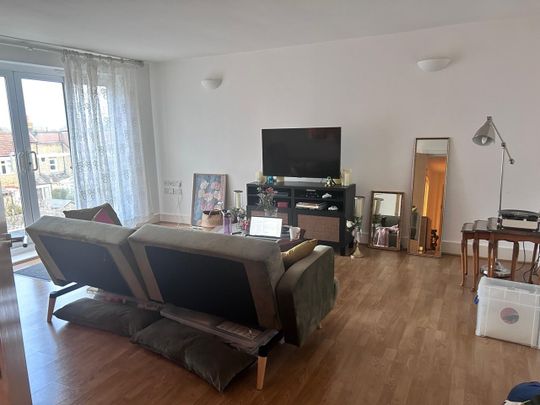 2 Bed Flat, Worple Road, SW20 - Photo 1