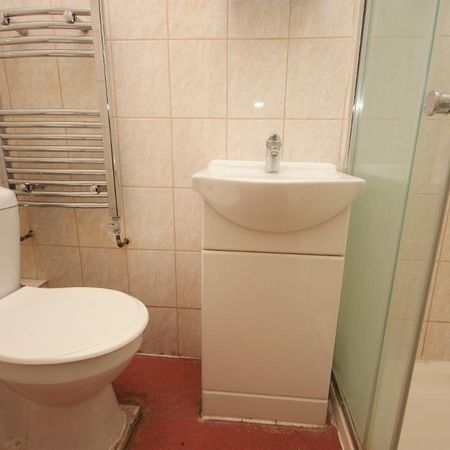 Norbroke Street, East Acton, London, W12 0QU - Photo 4