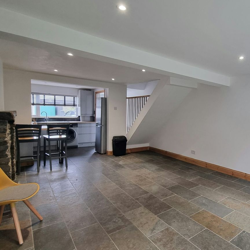 Terraced House to rent on - Photo 1