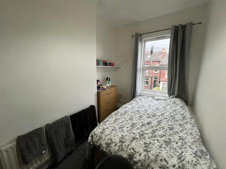 4 bedroom terraced house to rent - Photo 4
