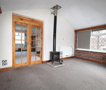 3 bedroom semi-detached house to rent - Photo 3