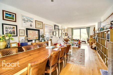 4 bedroom detached house to rent - Photo 2