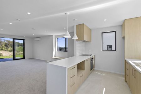 Brand new 3-bedroom Townhouse in fabulous Whitby - Photo 2