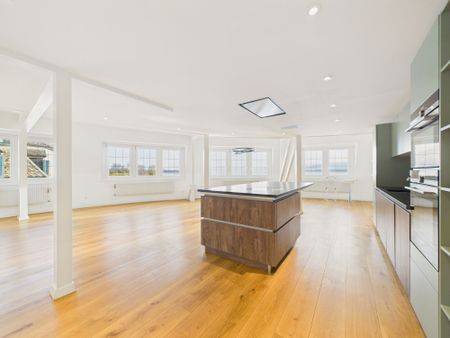 Duplex lumineux et rénové avec vue sur le lac dans la région de Nyon - Photo 2