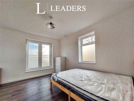 1 bedroom in a house share to rent - Photo 2