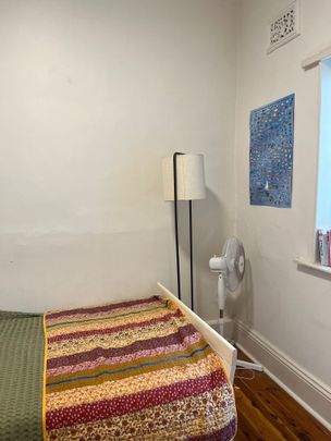 Chippendale - Photo 1