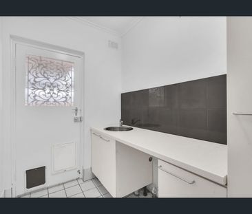 Easy-Care Unit Offering an Exceptional Lifestyle! - Photo 4