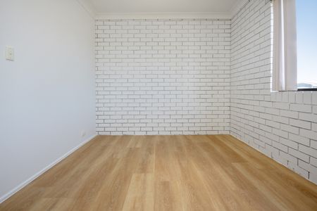 Charming 2 Bedroom Unit in the Heart of Bongaree! - Photo 5