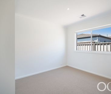 Open the Door To Brand New Luxury Between City and Sea - Photo 3