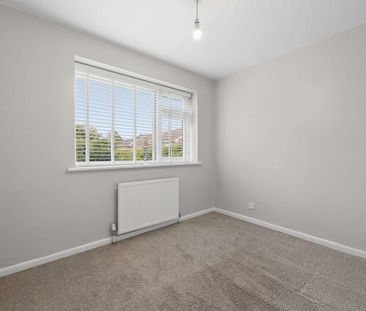 Extended five bedroom family home with a private west facing garden... - Photo 5