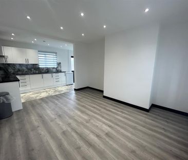 4 bedroom semi-detached house to rent - Photo 5