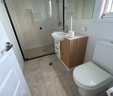 Helensvale - Photo 4